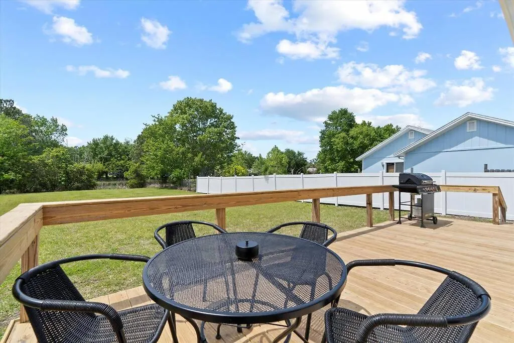 Spacious Home Near Beach, Large Yard, Game Room And Dog Friendly-1