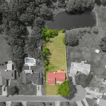 Spacious Home Near Beach, Large Yard, Game Room And Dog Friendly-3