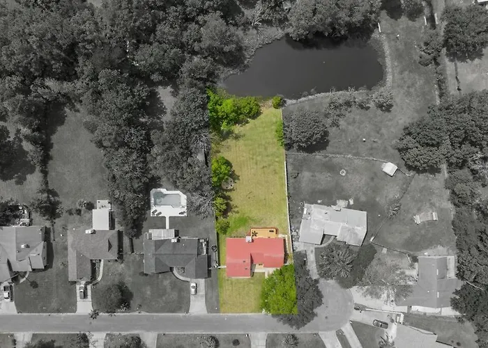 Spacious Home Near Beach, Large Yard, Game Room And Dog Friendly