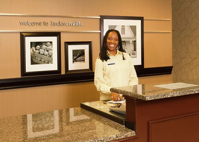 Hampton Inn & Suites -Airport