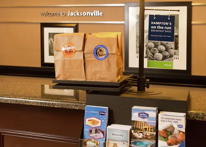 Hampton Inn & Suites -Airport